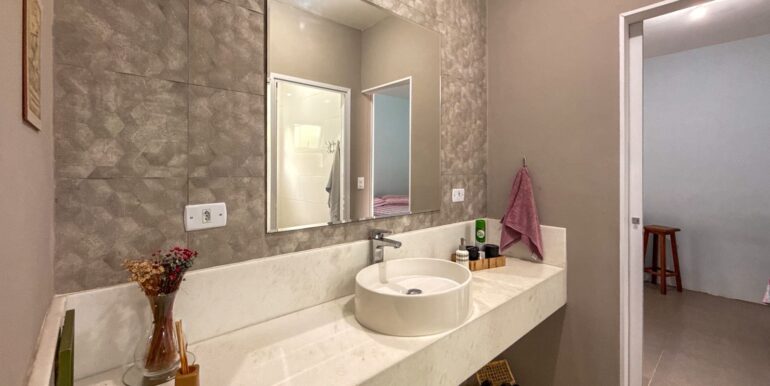 e8397359-99b2-425e-83ac-893723f07f4a